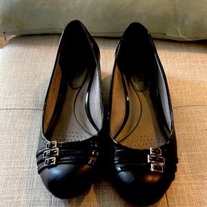 Life Stride soft system insole Black Leather loafers. Size 10. Barely worn